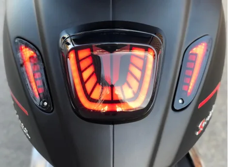 Achterlicht Led Vespa Sprint en Primavera E4 Smoke Bull - Afbeelding 3
